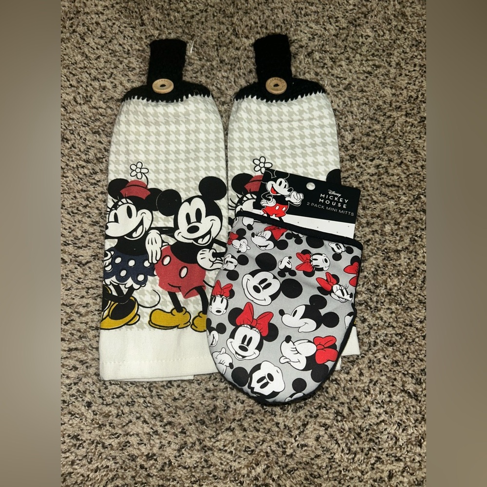 Mickey and Minnie Mouse Kitchen Set